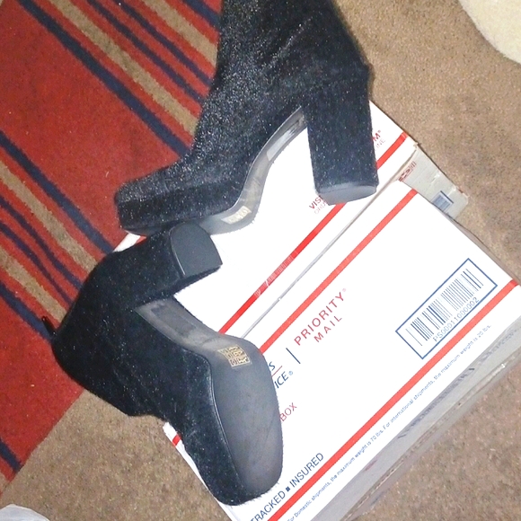 Free People Cecile (or similar) Black HAIR?SUEDE? NWOB, back Zip-up wedge Boots - Picture 5 of 10